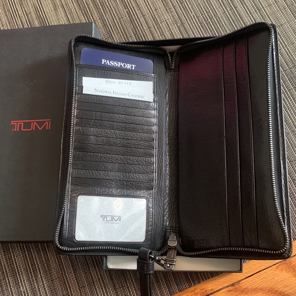 Tumi Wallet XXXL